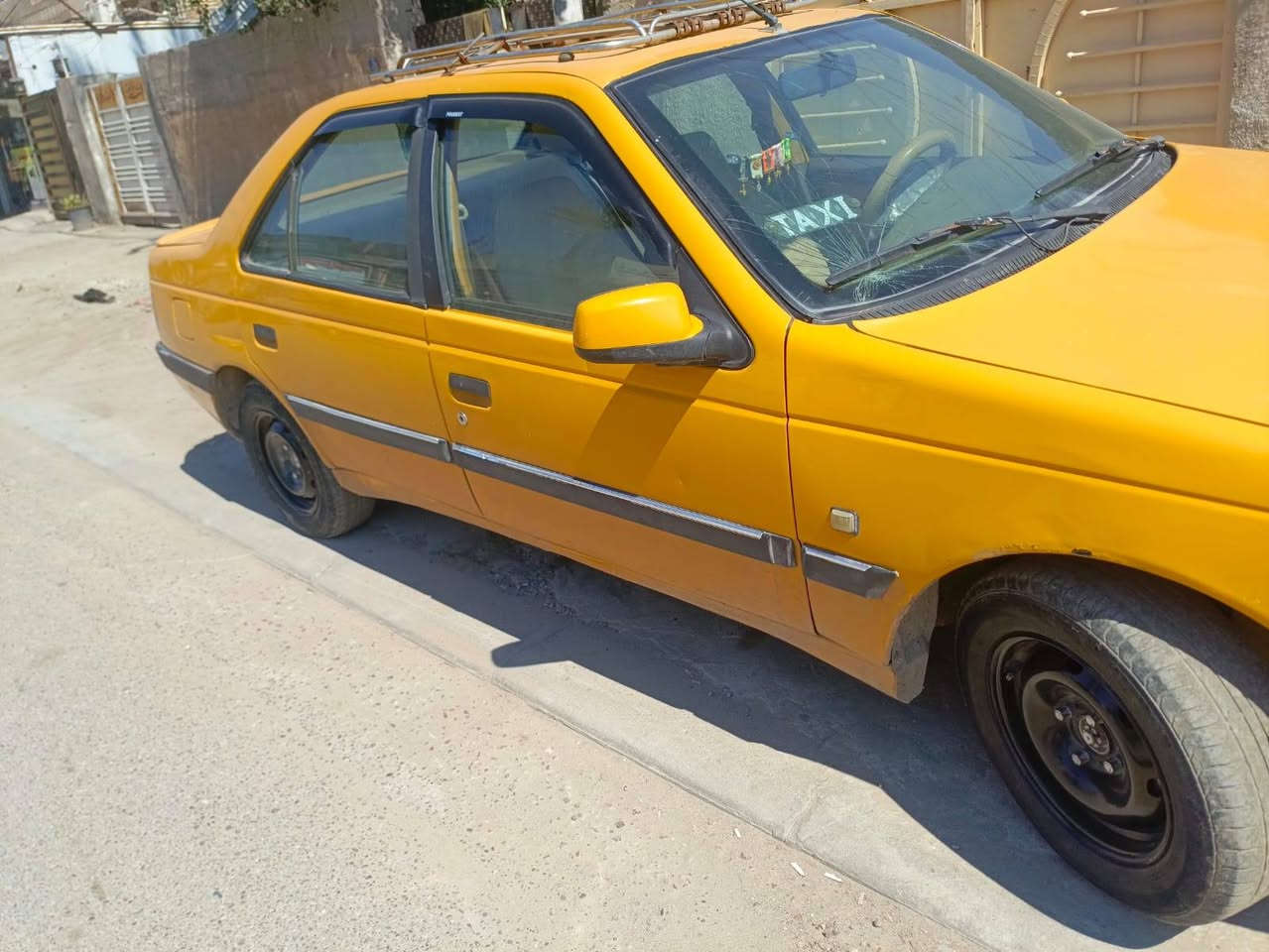 سلام عليكم بيجو لميس 2015 مابيها كل نقص كامله مكاني بغداد البياع س34 وبيها مجال *********** 
واتساب ***********
