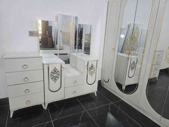 غرفه نوم للبيع نظيف كلش كامل سعر 600 الف شراي يخابر رقم مكان كركوك شارع الحسابات ***********
