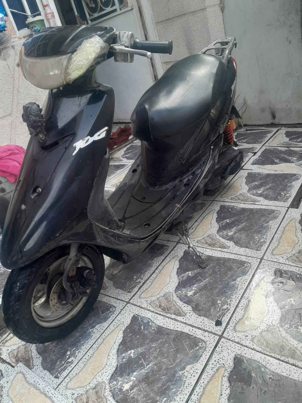 السلام عليكم دراجه يوماها عصفوريه سرعه ٦٠للبيع الدراجه نضيفه حيل شلعه ومعدل فول مكينه ناعمه شغاله نكره هندر عوزه سلف كهربائياته شغاله كيلومترشغال السعر ٢٠٠قفل قفل الرقم *********** المكان حي الجهاد
