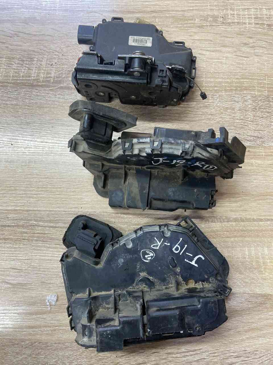 ليظفر ماطور جام لجميع  سيارات فولكس واكن
قفل باب فولكس واكن عام 
العنوان أربيل صناعة الشمالية 
***********
***********
