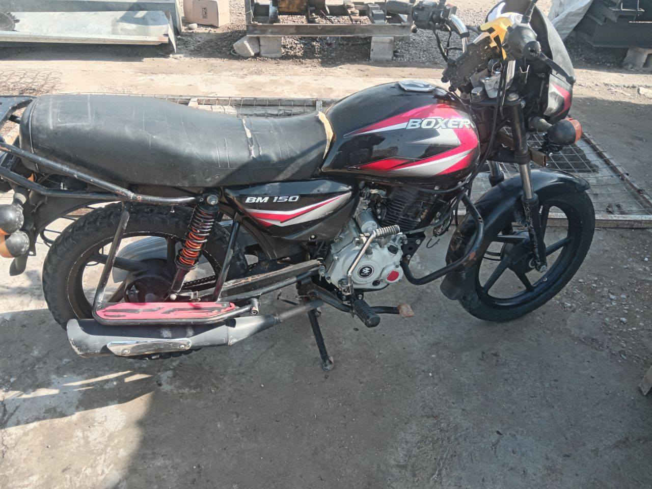 بوكسر كلاسك موديل 2020 رقم بغداد مشروع وطني ب اسمي تحويل مباشر تكلفت الوحات عليه غرمات ماعليهه وذا علينه هم عليه سعر مليون و 300 وبي مجال العنوان ديالى المقداديه العباره صدرانيه رقم الهاتف ***********
