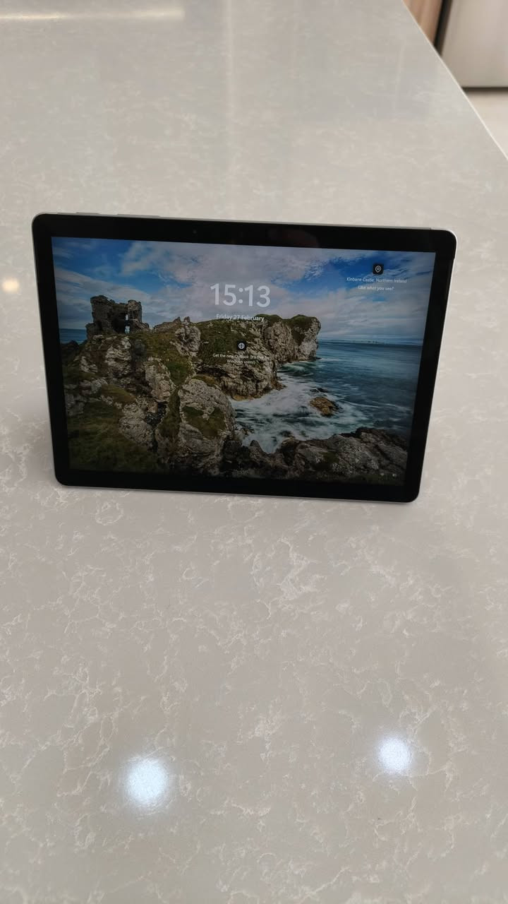 Microsoft Surface Go 3 (Core i3) -  100% نظيف
للبيع جهاز سيرفس (الإصدار الأحدث والأقوى بمعالج i3)، الجهاز "نظيف جداً" ومثالي للدراسة، العمل المكتبي، أو تصفح الإنترنت لصغر حجمه وخفة وزنه.

​المواصفات:
​المعالج:  Intel Core i3 10100Y (الجيل العاشر).
​الرام: 8 جيجا.
​الهارد: 128 جيجا SSD.
​الشاشة: لمس بدقة عالية جداً.
​الملحقات: يأتي مع الكيبورد الأصلي (Type Cover).
​البطارية: بحالة ممتازة وتصمد لساعات طويلة.
​السعر: 450 الف 
متوفر توصيل مجاني لجميع المحافظات 
واتساب (***********)
