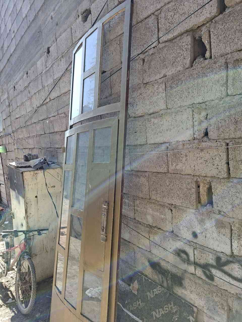 السلام عليكم باب مقوس عرض 90 سم ارتفاع مترين وسبعين للبيع سعره 125 مكاني الدوره *********** وتساب
