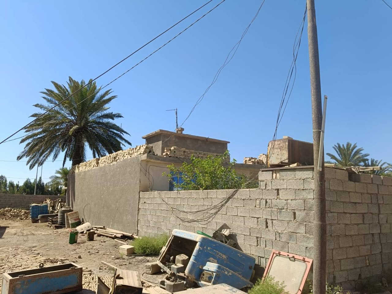 بيت للبيع تقاطع النهروان جمالي المساحه 400متر + ارض على شارع النهروان العام للستفسار التصال على الرقم ***********
