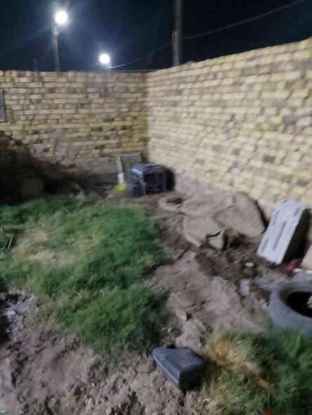 سلام عليكم بيت للبيع 200مترعل سياحي كاع توحيد قرب السكه يتكون من غرفتين وصاله ومطبخ وحمام وبراني بناء حديث عوزه المطبخ سيراميك سعر 95وبي مجال ***********ديوانيه
