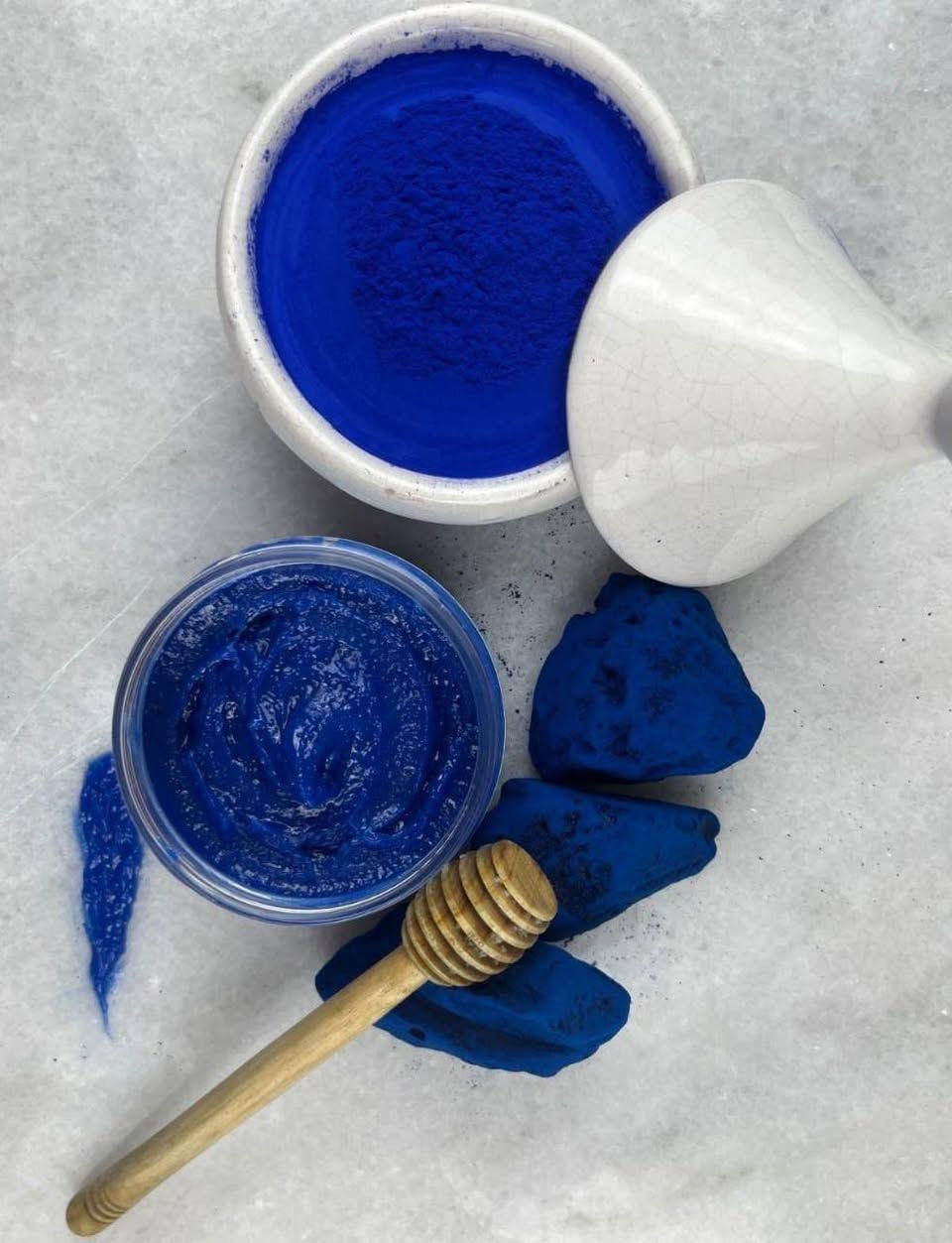 مجموعة الياقوت الازرق 💎
OPULENT SAPPHIRE COLLECTION 💎
-----
 المجموعة السحرية لتفتيح وترطيب الجسم 💎

ودا لانها بتحتوي على النيلة الزرقاء المغربية الاصلية وزيوت فعاالة للتفتيح والترطيب 🫢 نقدر نقول انه الخل السحري لتفتيح الركب والاكواع والتصبغات الي في الجسم 

---
المجموعة عبارة عن : 
صابونية النيلة الزرقاء 💎
مقشر النيلة الزرقاء 💎
بادي بالم للترطيب 💎

---
وممكن ناخد كل منتج لوحده بس الباكدج على بعضه عليه عرض وبسعر خطييير 💥
---


**إذا كنت صاحب هذا الإعلان وتريد حذفه لأي سبب، رجاءا أرسل رسالة إلى الدعم الفني**