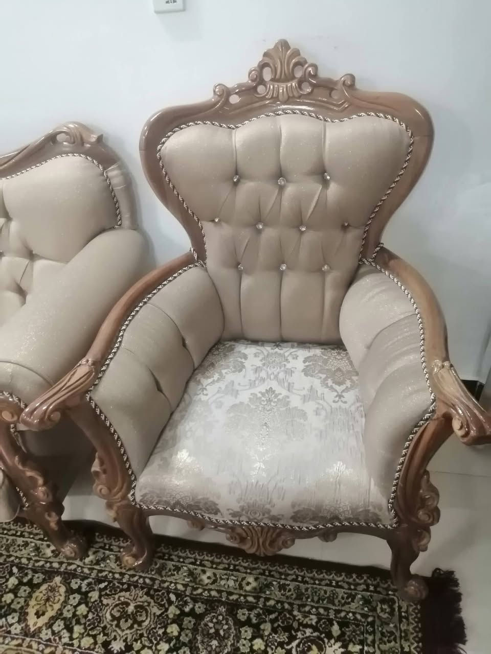 سلام عليكم تخم تركي 10مقاعد مستعجله على بيعته مابيه اي ضرر300نهايته ***********
