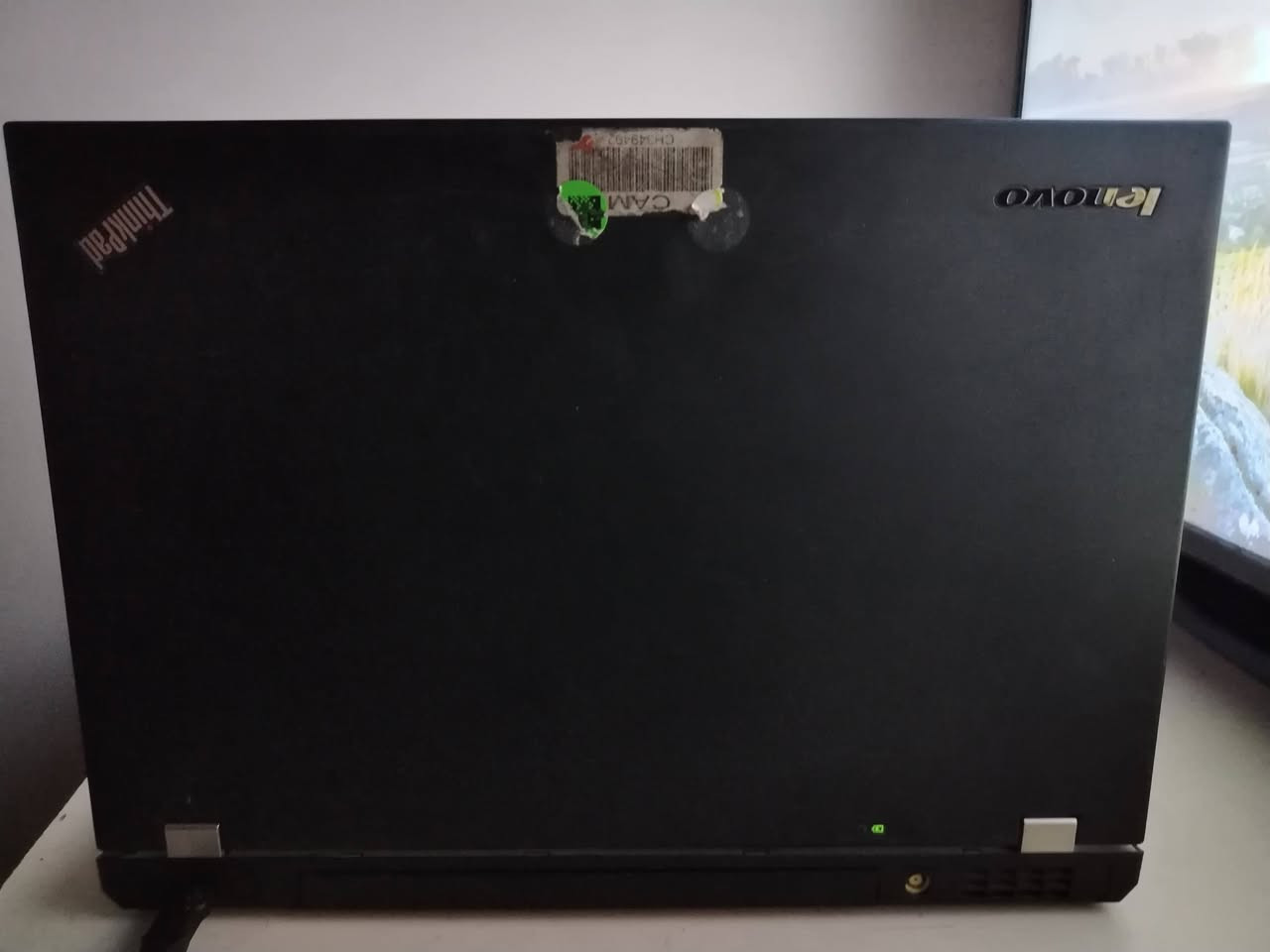 السلام عليكم
لابتوب lenovo للبيع نضافة 90 بل المية مناسب للاعمال وبعض الالعاب 
المعالج i5 vpro
السعر 200 رقم *********** وبي واتساب
