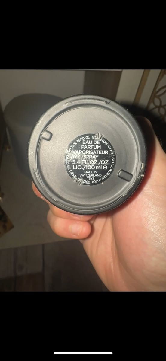 عطر توم فورد ompré leather 100 ml مستخدم للبيع بيه تقريباً 85-80 مل مكان الشراء مطار دبي السعر 150 الف و مكاني بغداد رجاءً الي من غير محافظة ماكدر ادزة لمحافظتك ***********
