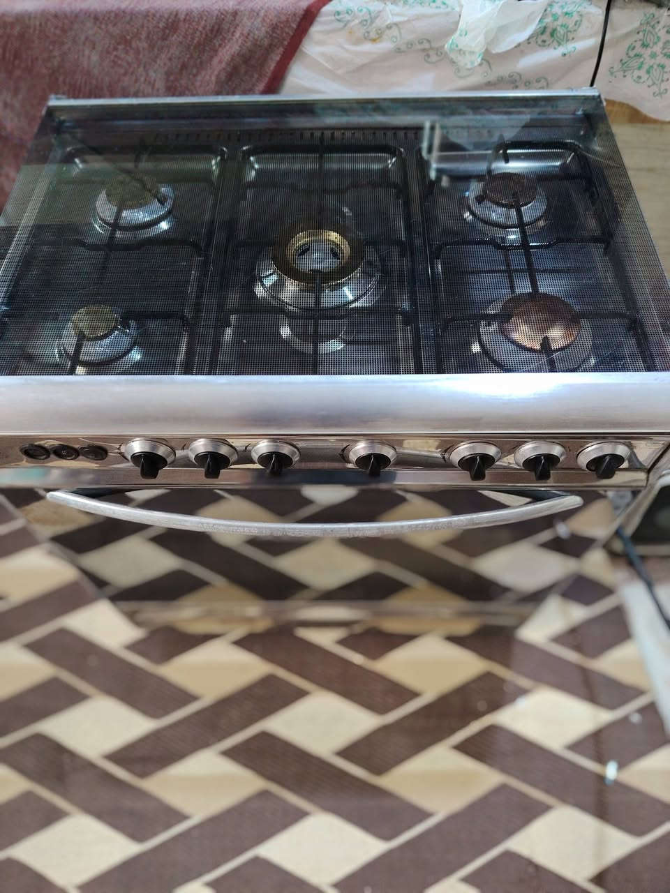 طباخ مصري شرط الشغل علفحص.سعر180الف اوبي مجال للشراي ***********
