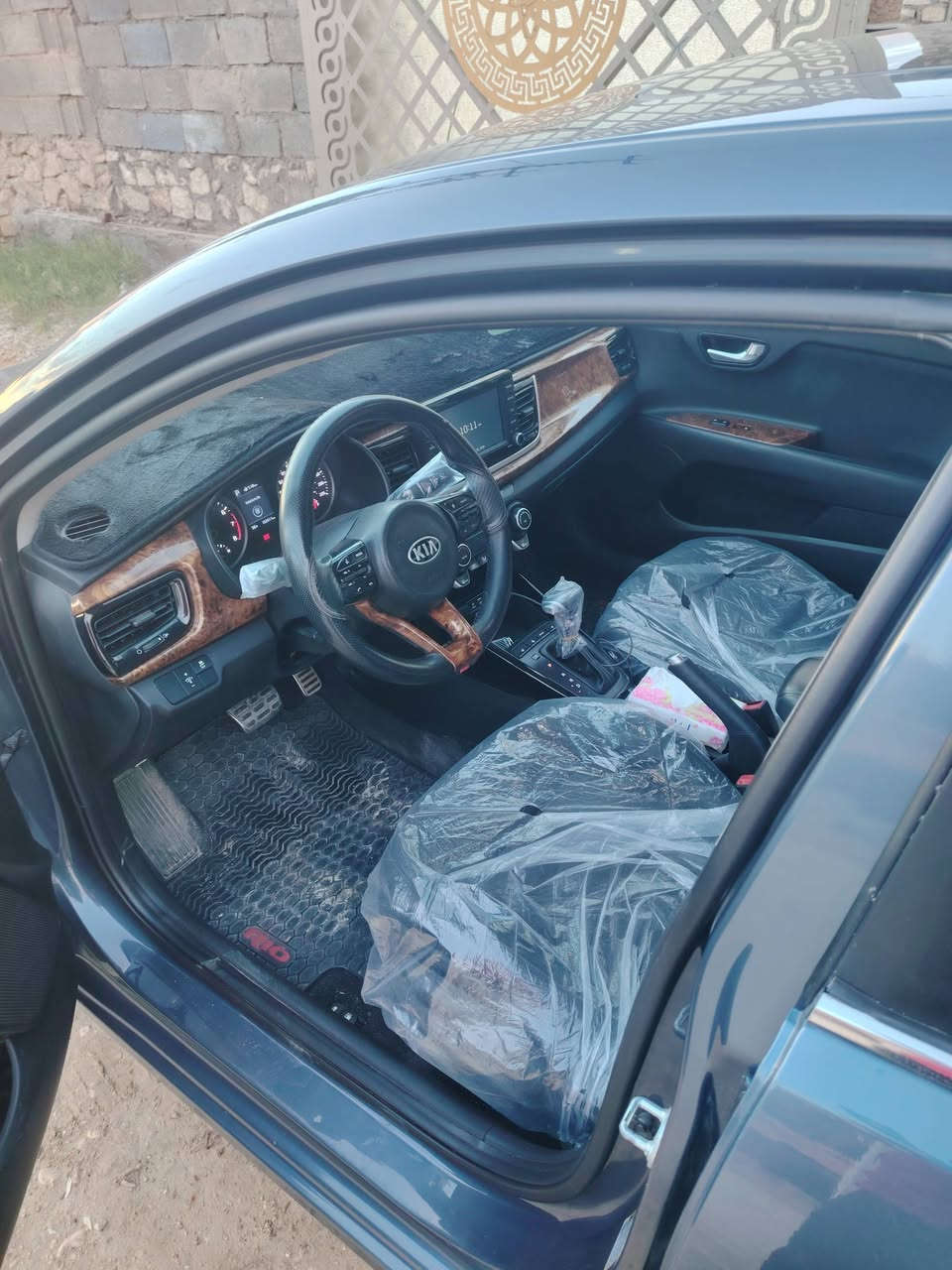 السلام عليكم اخوان سياره كيا ريو موديل ٢٠١٩ امريكي فول مواصفات واحد على واحد فقط بنيد رشد صبغ بدون اي دواخل سونار موجود سياره مناقصه برغي للبيع ***********
