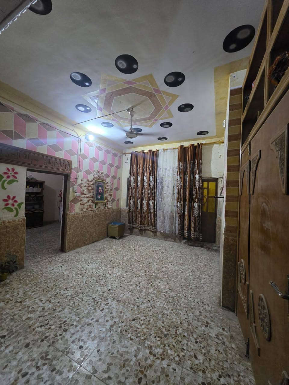 اعلان 

بيت ب 36 مساحه 150م 

مقابل معمل المرور من جهه الحكم 

يتكون من 3 غرف وصاله ومطبخ واستقبال 

وصحيات داخليه وخارجيه 

 بسعر 135  مع المجال 
 تفاصيل اكثر مراجعه الساعي للعقار 
او الاتصال بالارقام التاليه 
***********

***********
عنوان المكتب سايدين حي الشرطه مقابيل اسواق ريتاج 🧿
