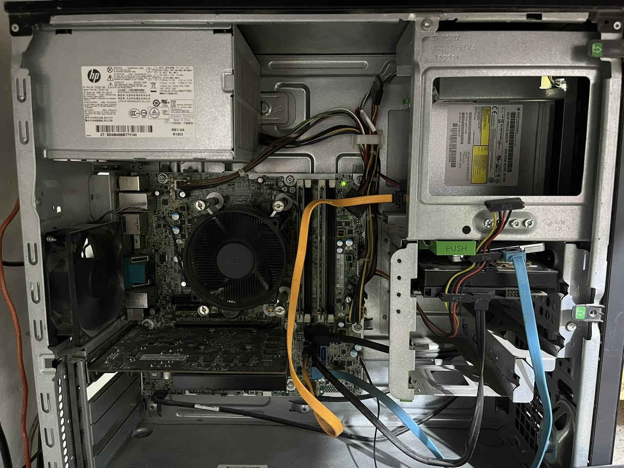 🖥️ حاسبة ديسكتوب HP للبيع
الحاسبة سريعة وعملية جداً للدراسة، التصفح، والألعاب الخفيفة مثل (Counter Strike).
المواصفات باختصار:
• المعالج: Core i5-4590
• الرام: 8GB
• كارت الشاشة: AMD Radeon 2GB
• التخزين: SSD 160GB + HDD 500GB
ما راح نختلف، "خلو السعر اللي يفيدكم" والشراي ما أقصر وياه.
📍 الموقع: [بغداد - الأعظمية]
📞 للتواصل: تعال خاص


**إذا كنت صاحب هذا الإعلان وتريد حذفه لأي سبب، رجاءا أرسل رسالة إلى الدعم الفني**