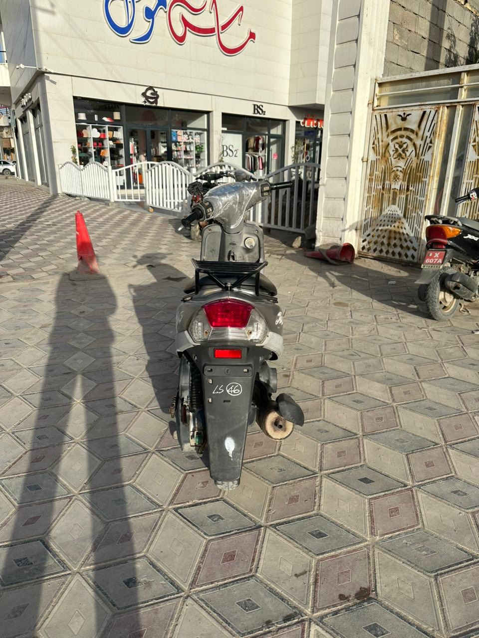 ماكس منغولي دراجه برغي ما مفتوح بيه ونظافه كدامكم ماكو داعي احجي  العنوان شارع بغداد وهذا رقم *********** سعر خاص  اذا شراي راسل
