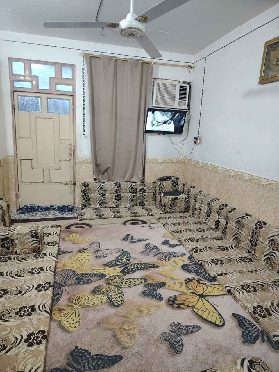 بيت للبيع ١٠٠ متر  5 × 20 حي الميلاد على ساحه منطقة ٤٥ خلف  شارع الحولي مباشرةً طابق واحد عكاده قرب أمجد ابو اللفات
يتكون من غرفه وصاله ومطبخ وإستقبال وحمام داخل وخارج جاي يشتغلون تبليط السعر ٦٨ وبي مجال
***********
