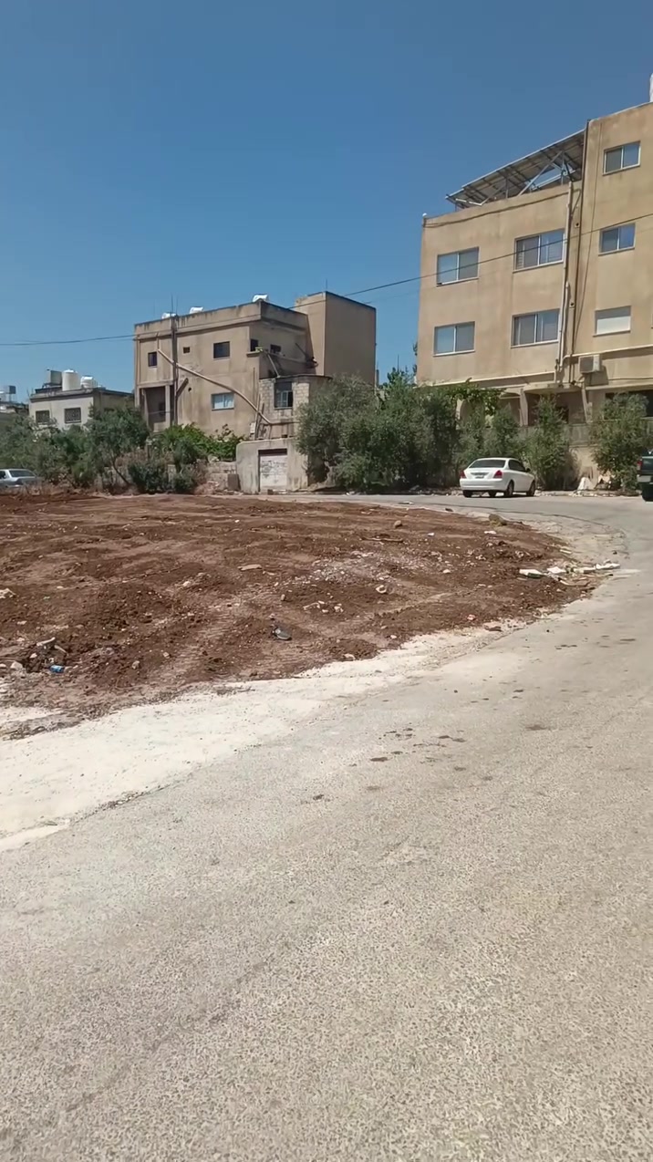 اربد دوار البياضه: قطعة أرض من اراضي البارحه (حوض البقعة الوسطى) .
* سعرها (60) الف دينار.
*مساحة القطعة (650) متر تنظيم سكن (ج).
* مخدومه بشارعين. شارع شمالي (١٢) متر وشارع غربي (10) متر 
* يوجد لوكيشن يطلب واتس آب.
* اعتذر لا اعطي رقم القطعة ؟
(الربيع للعقارات) 
(ابو ربيع العودات)
(0799132550) 
(0786892207)
(00962799132550) دولي


**إذا كنت صاحب هذا الإعلان وتريد حذفه لأي سبب، رجاءا أرسل رسالة إلى الدعم الفني**