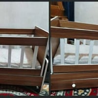 تخت أطفال • للبيع