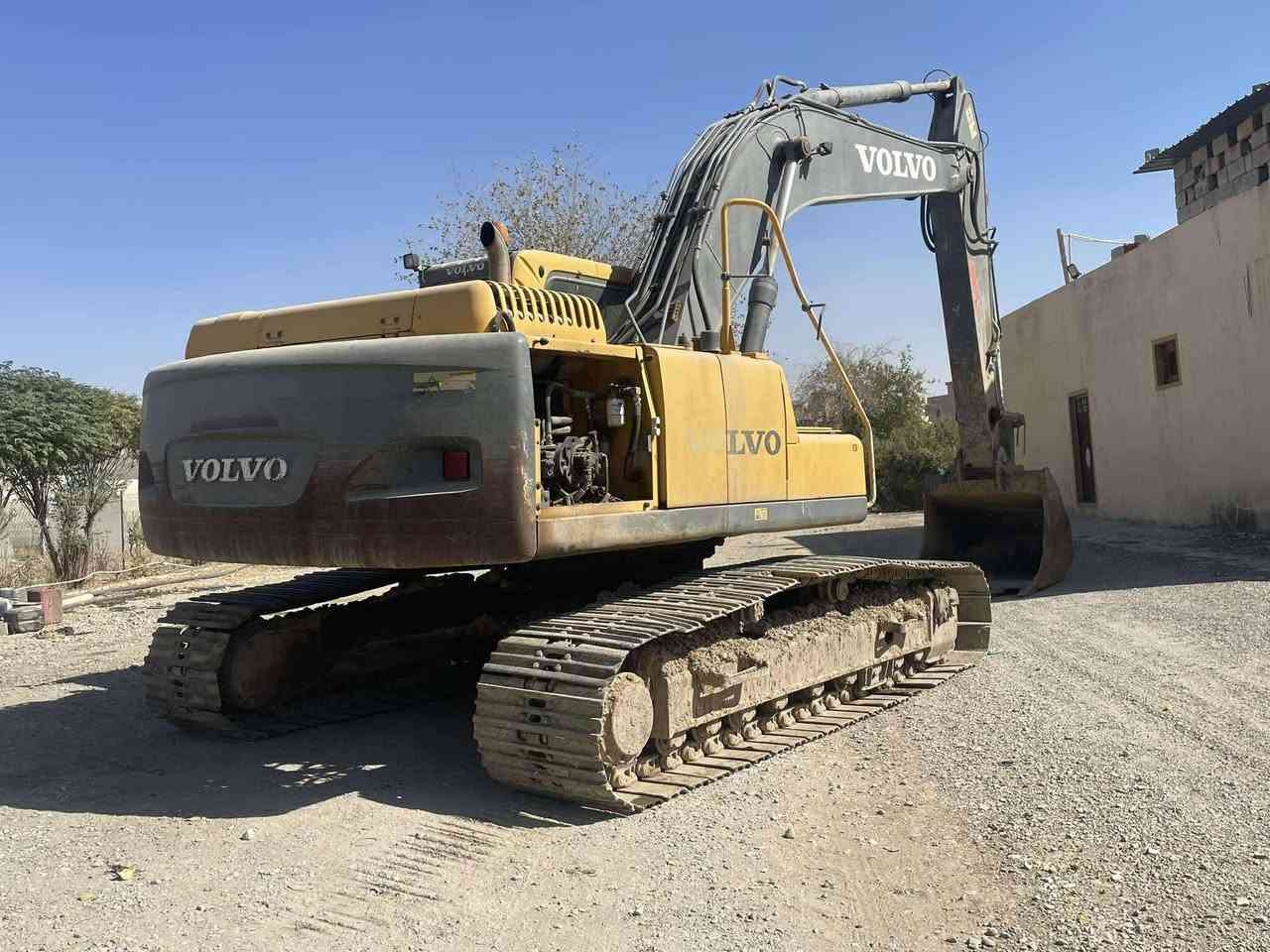 حفاره ڤالڤؤ بؤ فرؤشتن للبيع حجم 240 موديل 2005
رقمو سناويه زؤر خوينه همو گيني بشرته 
رقم تليفون ***********
