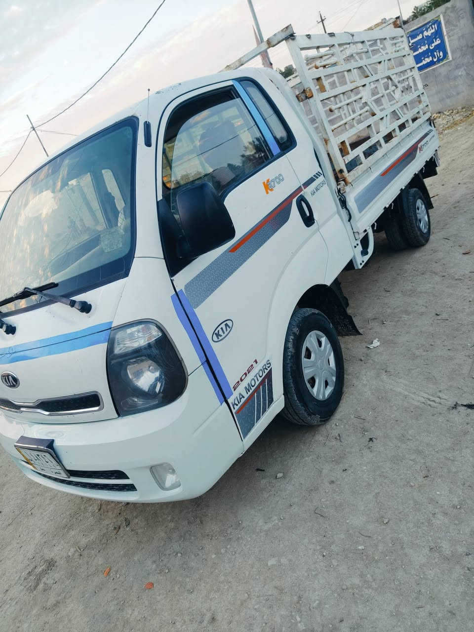 سلام عليكم سيارة للبيع كيه بنكو حمل موديل 2017
سيارة جاهزة مآل جناي مكفوله كفاله عامه من كلشي 
من الضربة والتبديل والخياس والصبق بلاد مكينة 2700
رقم بصره تحويل مباشر سنويه مجدده لل 2029 مشروع وطني 
سيارة جاهزة جديده حيل برقي نقص مابيها 
مكينة وكير واكسن مكفولات حداديه جديده تخم تايرات جدد 
سعر 100 ورقه المكان الناصريه أكثر استفسار تصل 
***********
