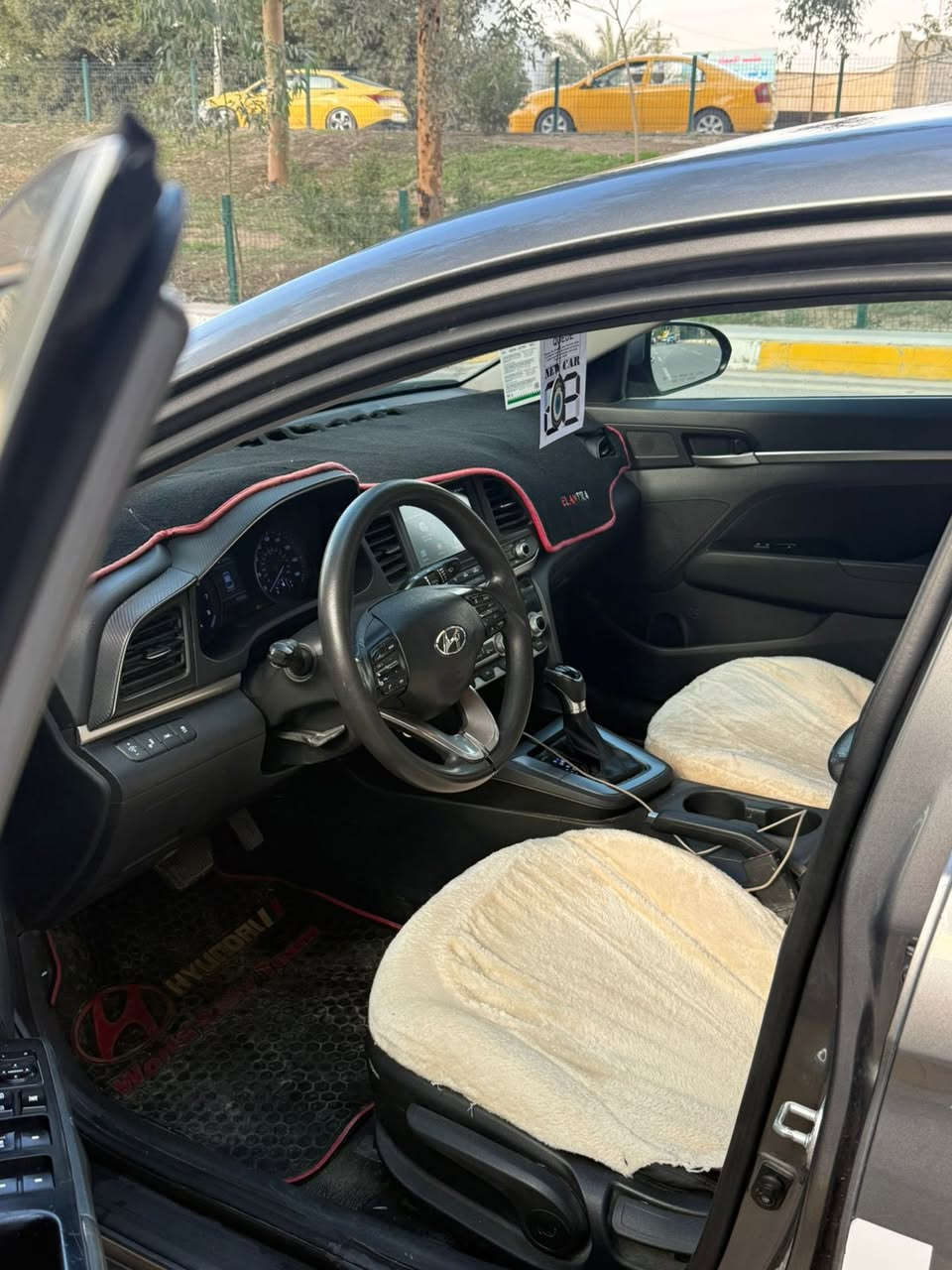 سلام عليكم 
النترا موديل 2020 وارد امريكي ضرر جاملوغ وبنيد بدون دواخل فقط ارباك طاك كير محرك مكفول مابيها اي نقص صدر تخم تاير كله جديد رقم بغداد تحويل مباشر 
عنوان ديالى بعقوبه المركز
رقم الهاتف 
***********
