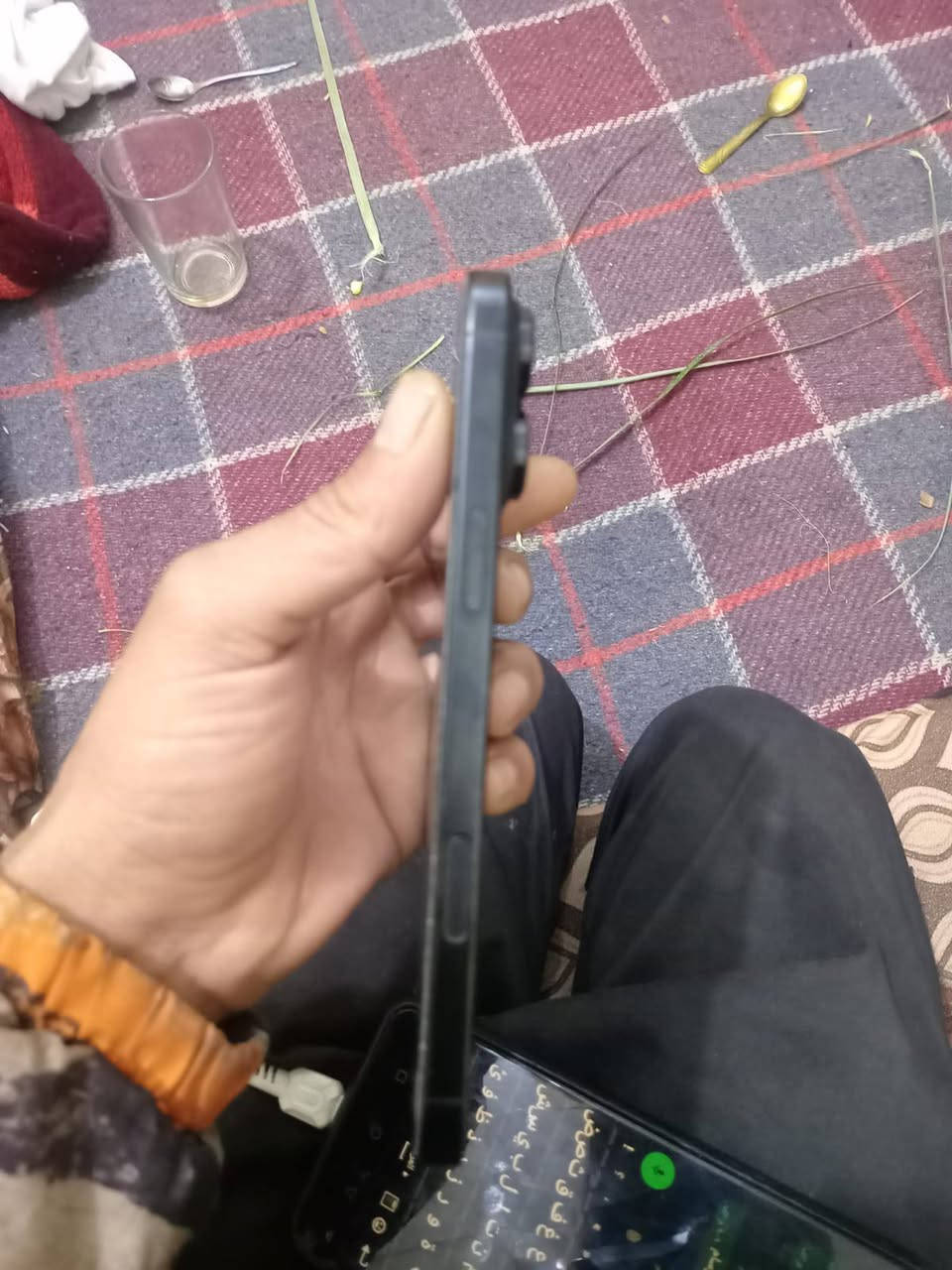 السلام عليكم أيفون 16 برو ماكس نضافه 99/100 بطارية 90 بالاضافه الئ لزكه ضد لكسر + عدسات وحماية كامرة + شاحنة وكيبب أبل اصلية وكورتونه ويا السعر 1325 رقمي ***********
