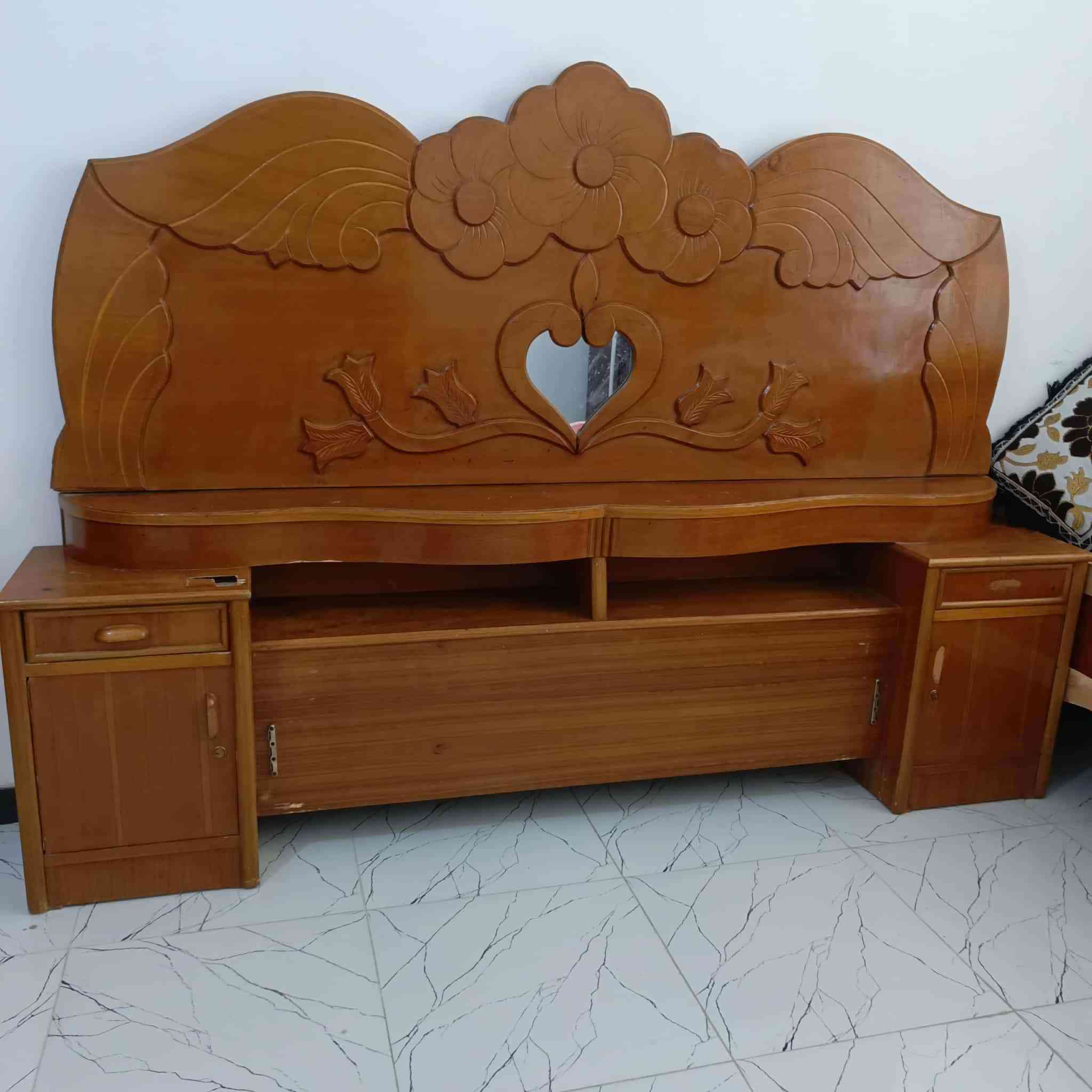 غرفة تسكام بيها نقص اقفال وضرر بسيط السعر 650 وبيها مجال المكان حله للاستفسار الاتصال على الرقم
***********
