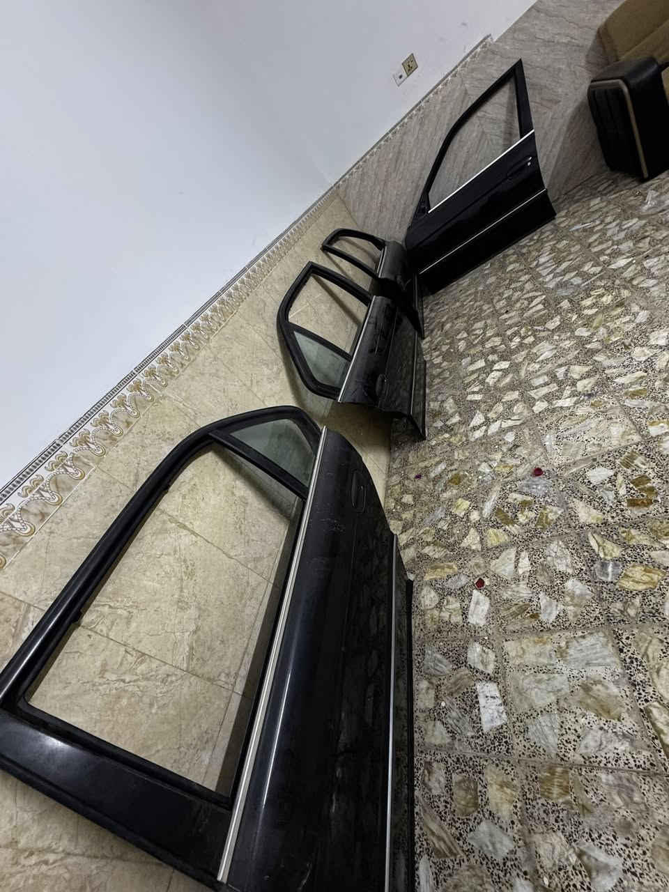 السلام عليكم لبيع تخم بوب جدد بدون صبغ بلكارتون باب طويل ***********
