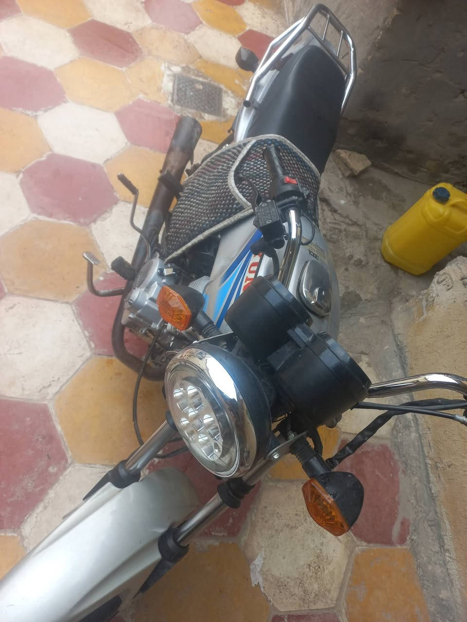 دراجه دايوند عضم البيع وراق صولي موديل ٢١ السعر ٧٠٠ وبيه مجال قليل وهاذه رقمي ***********
