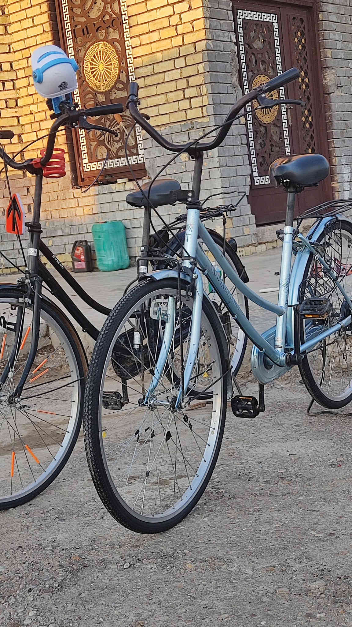 السلام عليكم
بايسكل للبيع 
حجم 26
نضيف كلش مستعمل قليل 
السعر 80 الف 
مكان محاويل 
***********
