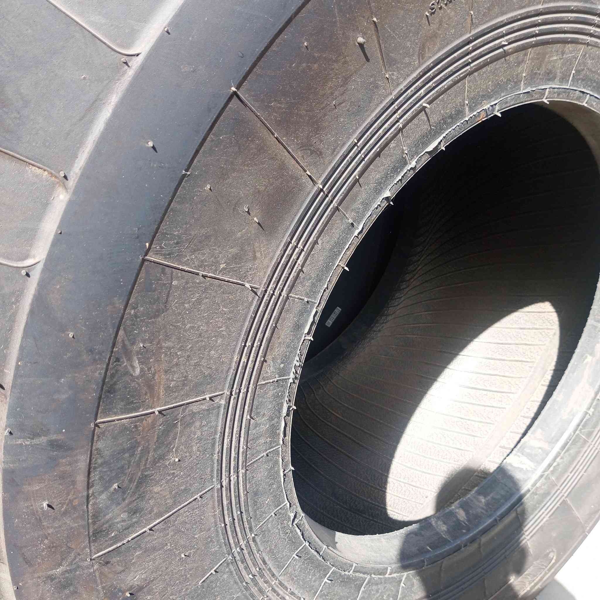 اطارات شفل حجم 23ونص على 25 جديد صيني جوب وسفيفه وضمان ***********
