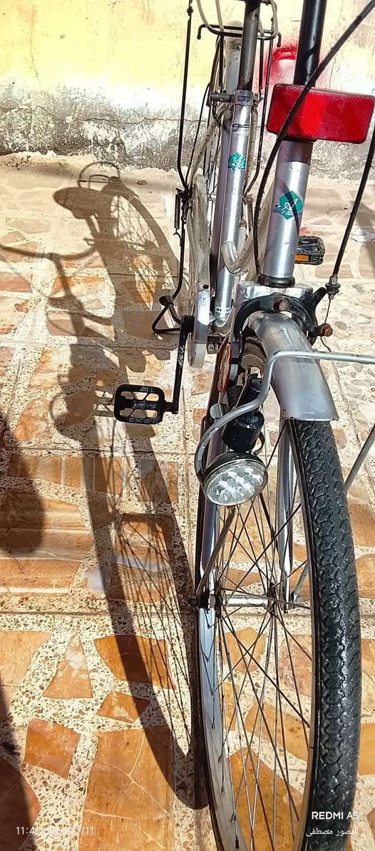 🔴 سلام عليكم شباب 

بايسكل للبيع مديل 2016 حجم 26 كامل مكمل 
بايسكل نضيف السعر 70 وبي مجال متواصل على الفيس او الرقم ***********
