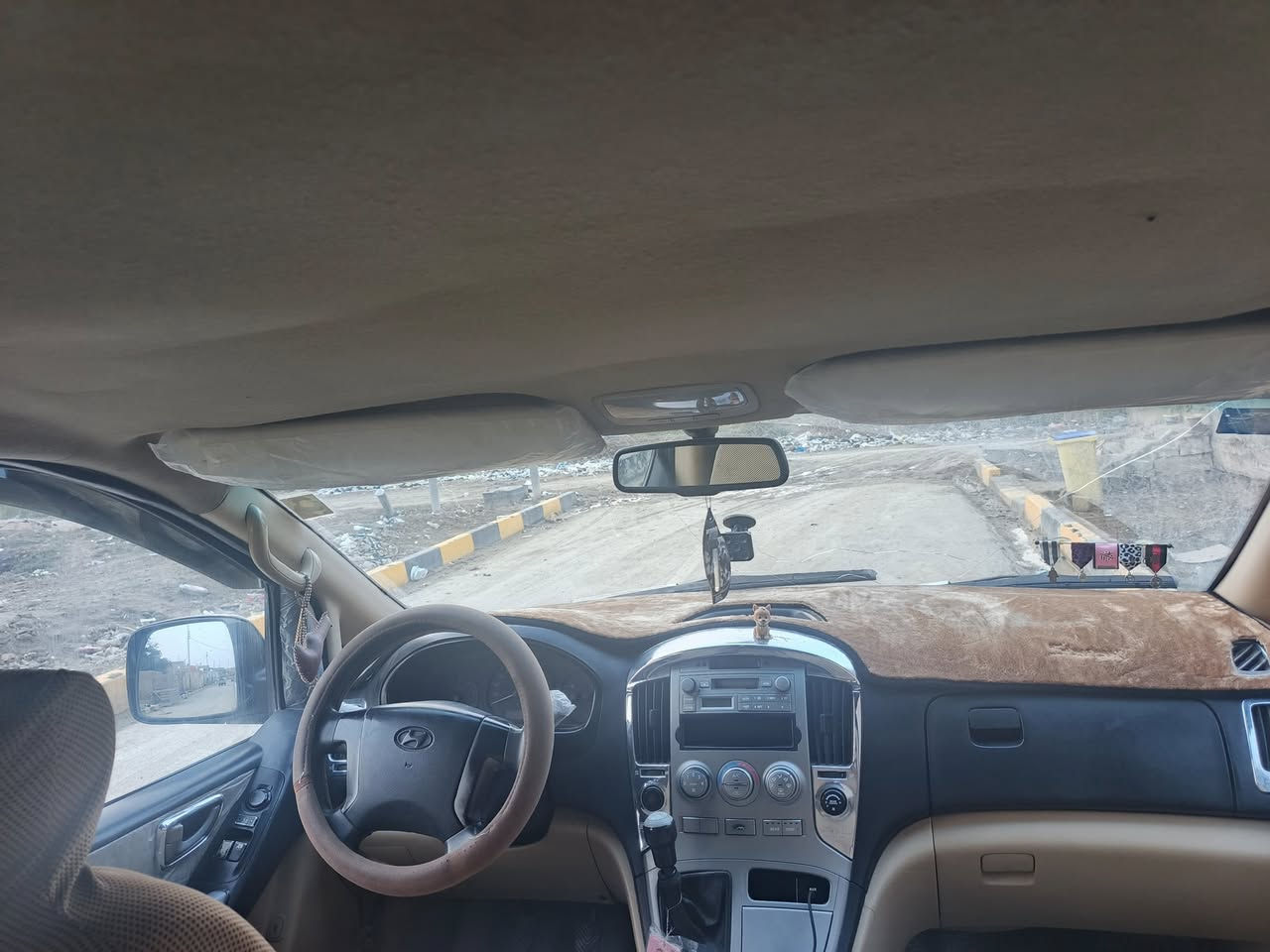 سلام عليكم 
ستاركس للبيع موديل 9 سيارة مفتوحة كير عادي،مكفولة ماعدا الجاملق السايق مبدل بدون دواخل ، رقم انكليزي مداور ثاني يوم مصفرة سيارة 

*********** واتساب
