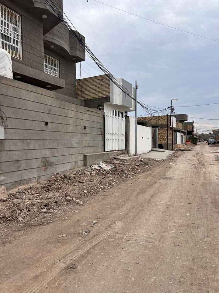 يالله سلام عليكم
دار للبيع مساحه 200م
غير مسكون وبسعر التكلفه الله شاهد 
الدار طابقين 
___________
طابق الاول 
يحتوي طايق الاول عل
كراج وصحيات خارجيه
مطبخ واستقبال
كلدور درج دور صحيات وحمام 
غرفتين نوم 
الطابق الثاني 
___________
يحتوي عل 
غرفتين نوم 
وبيتونه زائد صحيات وحمام 

السطح كامل البيت جيب غراضك واكعد 
يقع في منطقه البكرلي نزلت الشيخ ابو جنان
السعر اتصل وبيك خير وتدلل رقم الهاتف ***********
