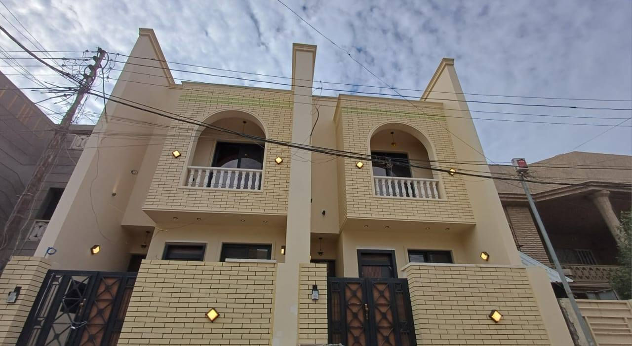 اعلان رقم  (30) 

بناء درجة أولى 

دارين للبيع مساحة كل دار ١٠٠ متر واجهة ٥ نزال ٢٠ 

عنوان الدار الدورة شارع الشرطة مجاور ابو طيارة 

تفاصيل 
طابق الأرضي 

صالة مطبخ خدمات وغرفة نوم 

طابق الاول 

غرفتين نوم وخدمات 

طابق الثاني بيتونة كبيرة وسطحين 

لمعرفة السعر اكتب كلمة  (تم) ويجيك السعر

#عقارات #للبيع #بغداد #استثمارات_عقارية


**إذا كنت صاحب هذا الإعلان وتريد حذفه لأي سبب، رجاءا أرسل رسالة إلى الدعم الفني**