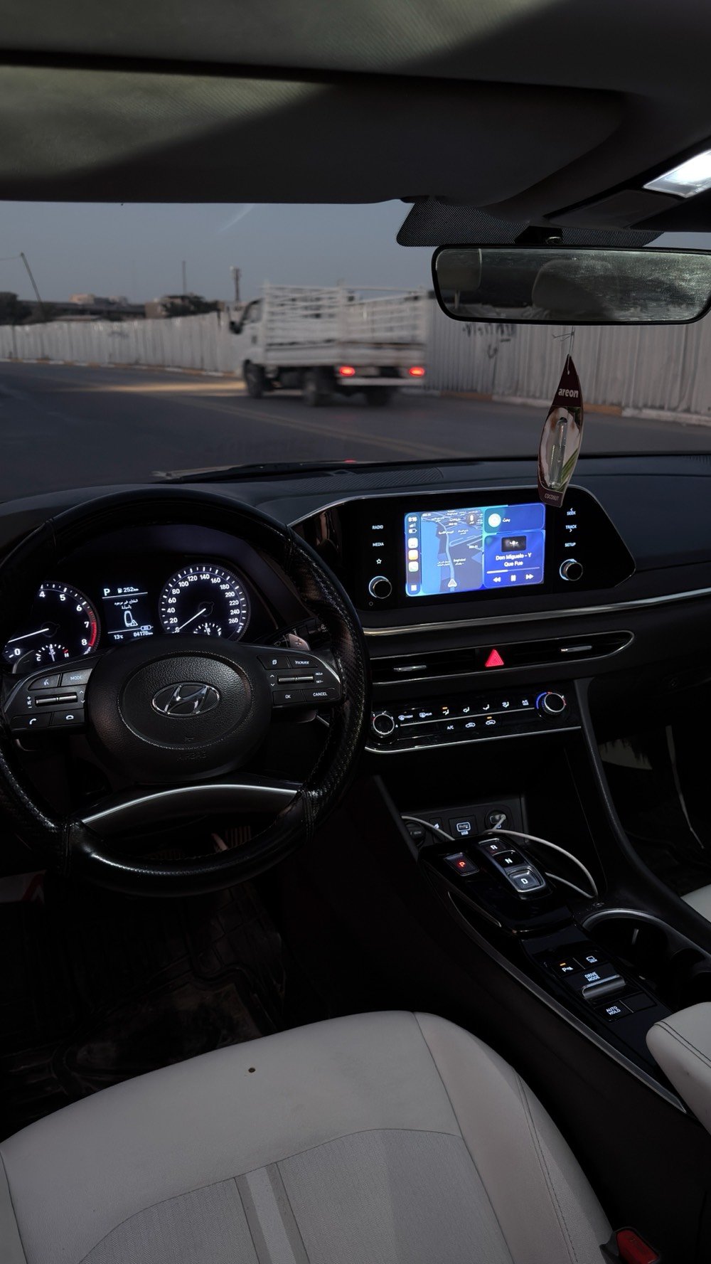 السلام عليكم سوناتا وارد خليجي 2022
السياره ماشيه 84000km - مكينه 2500 mpi
والسياره تحويل مباشر
مكاني بغداد والسعر 177قفل
المواصفات:
-دخول ذكي وترحيب في السائق عند اقتراب من السياره وتشغيل عن بعد
-صندوق ذكي عند اقتراب من السياره
-بك لايت LED . امامي ايضا LED + اضائه داخليه LED
-المري كهرباء شفط واشاير في المري
-ويل سبورت
-كامره خلفيه وكامره اسفل سياره عند الرجوع
-فتحه سقف بانوراما كهربائيه بل كامل 
-كشنات مخمل لون اوف وايت
-كشن سائق كهربائي 
-سايد بريك كهربائي
-اوتو هولد و حساسات اماميه وخلفيه
-شاشه لمس تدعم كار بلي واندرويد اوتو  
-شحن واير ليس 
-تحكمات استيرن
-كروز سرعه وشفتات ستيرن
-درايف مود 5 وضعيات ال ECO و SMART و CUSTOM و COMFORT و SPORT 
-قطعتين تبريد خلفيه
- سائر خلفيه في النوافذ حاجبه للشمش
بيها نص قطعه صبغ باب سايق وكم ملاحظه بسيطه بارد
للاستفسار *********** موجود واتساب هم