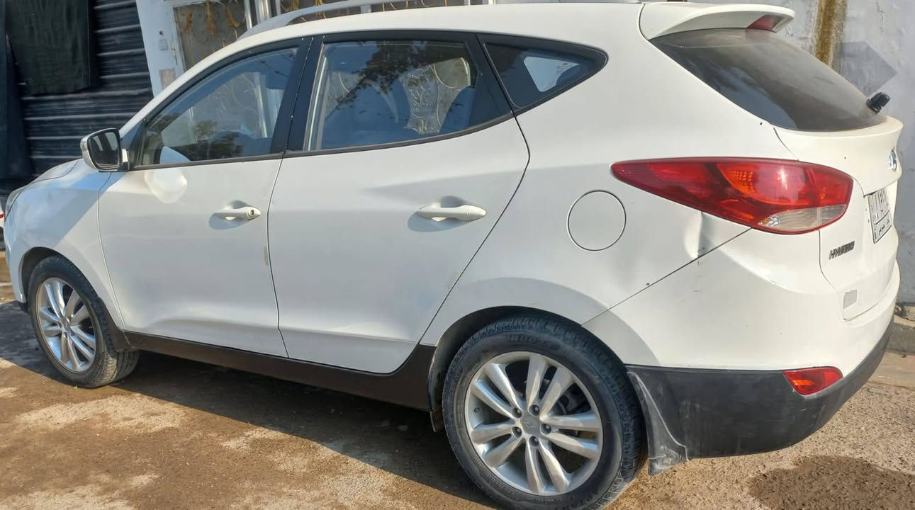 توسان 2011
لايوجد صبغ عدى كم شخط مكحل 
ماشيه298790
مكينه 2000  دوش جيده رقم مشروع وطني 
القماره بانوروما
السعر145 ورقه
السياره/ بغداد الضباط
  ***********
