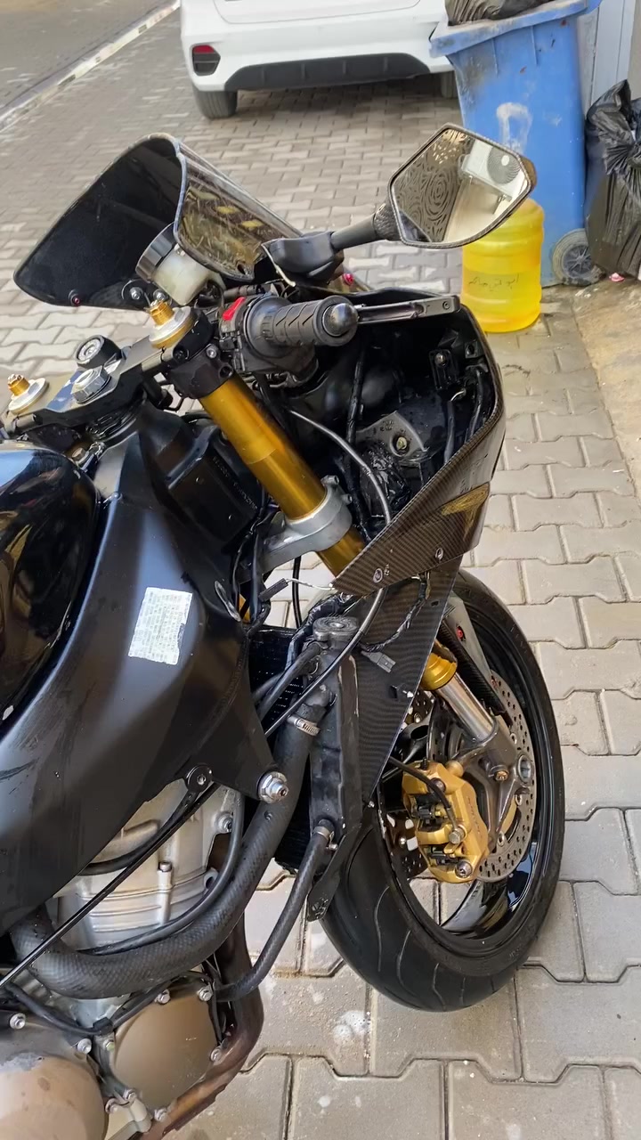 كاوسكي 2004 للبيع  جيب فيتر وافحص دراجه عليها ادامه كامله من طول لطول قبل يومين مكملها السعر 26 
 متواجد واتساب وع رصيد فقط ***********
