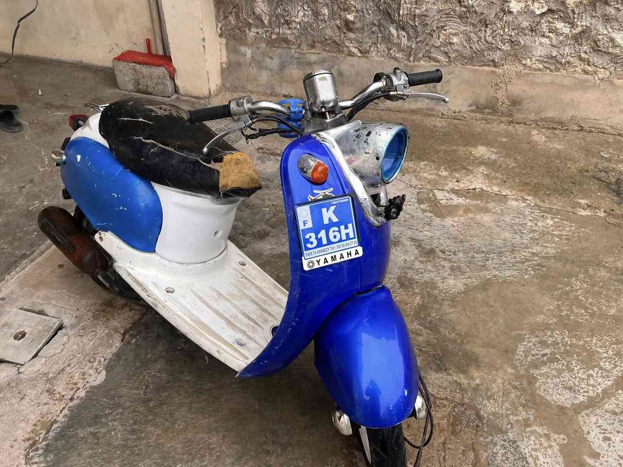 سلام عليكم دراجه عبد الحليم للبيع
دراجه حلوه وما ناقصها شي شرط محرك بلادي كلشي ما مبدل بي كابريتر بلادي فقط صالنصه مزروقه وصوتها عالي شويه يعني بس يرادلها لحيم بدون صوت اكسل كهربائيات شغاله يعني ما يرادلها اي صرف اخبط دهن وبانزين وامشي سعرها 180 وبيها مجال ***********
