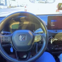 هوندا اكورد 2024سبورت هايبرد  اللون الخارجي ابيض صدفي الداخل كشناتها م...