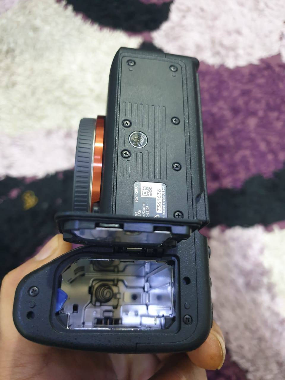 السلام عليكم غراض تصوير للبيع وكلها اخت الجديدة مع كل حاجة كارتونه مالتها
كامره سوني a7iv سعرها موجود بالصور 301  السعر مليونين و100
رونن RS3 كومبو مع حاملة يد اضافي ما عدى الي وياه كل ماطوراته شغاله 100% السعر 800 الف 
عدسة 70-24  فتحة 1.8 سكما اصدار ثاني اخت الجديدة  السعر مليون 
عدسة 85 فتحة 1.8 استعمال مرتين السعر 450 الف
مونيتر كامره ماركة معروفة قطعتين سعر الوحده 75 الف واذا اثنين 125 الف 
كامره كانون D800 لمس مع كرب بطاريات 🔋 2 شاحنه 2 عدسة 2 وحده 50m والثانية الأصلية مالتها 18-55 السعر 400 الف
إضافة مستمره عدد 2 ابيع سوى 400 الف استعمال مرة وحده
ستاند اضائه عدد 2 سعر الواحد 30 الف
ستاند كامره عدد 3  سعر الواحد من 50 الف الى 30 الف 
رامات كامره سان دسك الأصلي  سرعه 200  الكل تعرفه V30
256 السعر 80 الف
128 السعر 50 الف
64 السعر 25 الف
رام صغير 
128 السعر 60 الف
32  السعر 25 الف
كارد ريدر 15 الف
كيبلات HD السوني a7iii و a7iv السعر الواحد 10 الاف 
اضائة محموله اصلي مو تقليد السعر 80 الف 
بطاريات اضائة عدد 5 سعر الواحد 20 الف
قبظة ستاند جديده استعمال 3 مرات 40 الف
قطعة مال ريلز السعر 20 الف
حامل تلفوني مغناطيس لتصوير كواليس 20 الف
اضائة كامرة السعر 40 الف
نيك مايك شركة معروفة مو امزون 
m2 استعمال مرة وحده السعر 125
m1 سعر الواحد 75 الف وبيها واحد سحاب الجنطة خربان
شاحنه بطارية سوني 4 ام البطاريات 2 سعر 40 الف 
تم البطارية الوحده 25 الف
بطاريات سوني 4 عدد 2 وحده تجاري تكدر تشحنها من نفس البطارية والثانية اصلية سعر التجارية 25 الف والاصلية 60 الف 
مكاني بغداد حي الجهاد 
***********
