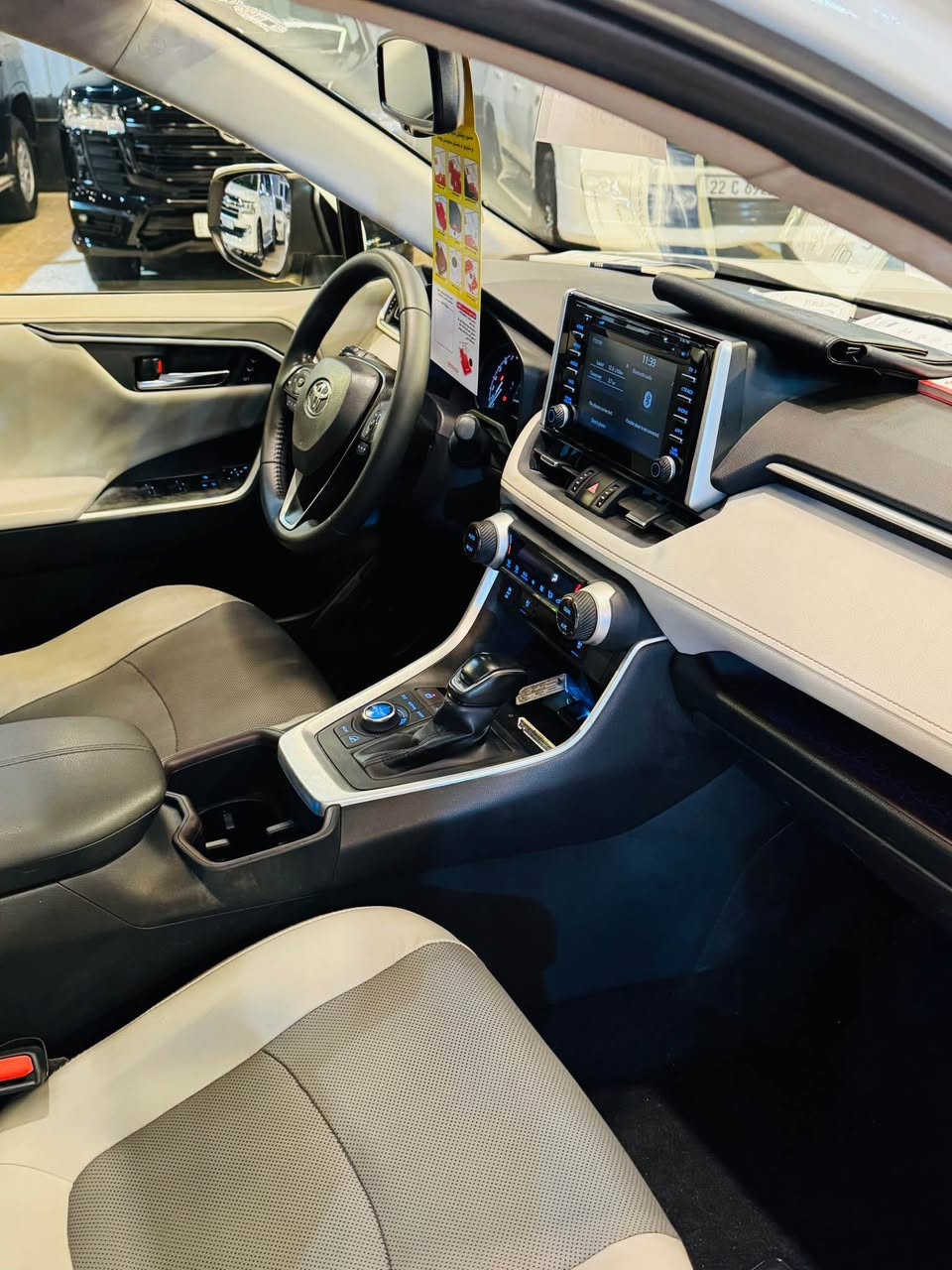 تؤيؤتا رافؤر شةريكه جيهان 2022 54,000km 
هيچ هيچى نيه هەموو شتى بەشەت 
فول فول فوامسەفات 1/1 ضمان شركة جيهان ✅ كوشن جلد كوشن خەزن كوشن كارەبا 
بةسمه پانؤراما سندوق شەفت شەغال 
مواسەفات خاس زةمانه هەدوك بەسمەى ماوه 
ناونيشان هةولير معرض نارين 
0750 195 5757 📞
سعر $280 أربيل, العراق
