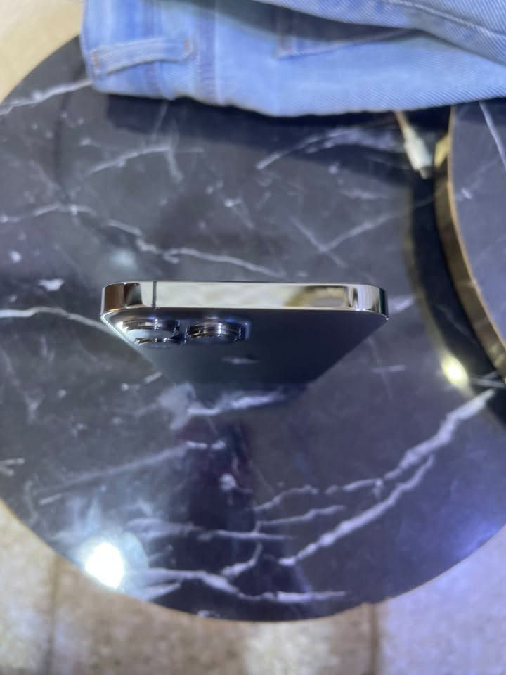سلام عليكم IPhone 13برو ماكس للبيع شرق اوسط بطاريه 87 بلادي ذاكرة 256 الجهاز نضيف كلش كارتونته ضاعت بس طاكله صوره لا مفتوح ولامبدل بي شي مكفول على وضع الشركه***********
