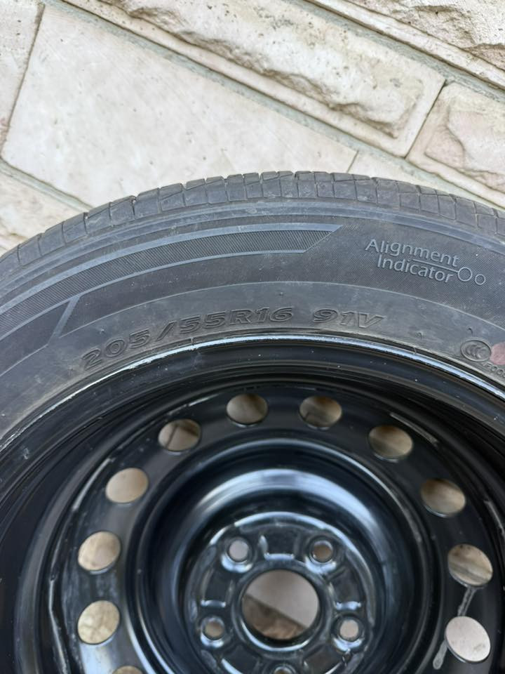 السلام عليكم ،
تك تاير كورلا هايبرد اصلي الي يجي مع سياره 
مع الويل و فلينة وعده  
السعر 100الف وبي مجال بسيط 
*********** مكاني بغداد 🤍
