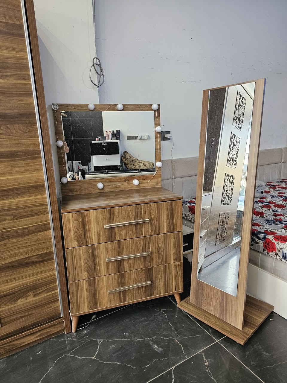 غرفه نوم 7 قطع للبيع نظيف سعر 375 الف شراي يخابر رقم مكان كركوك ***********
