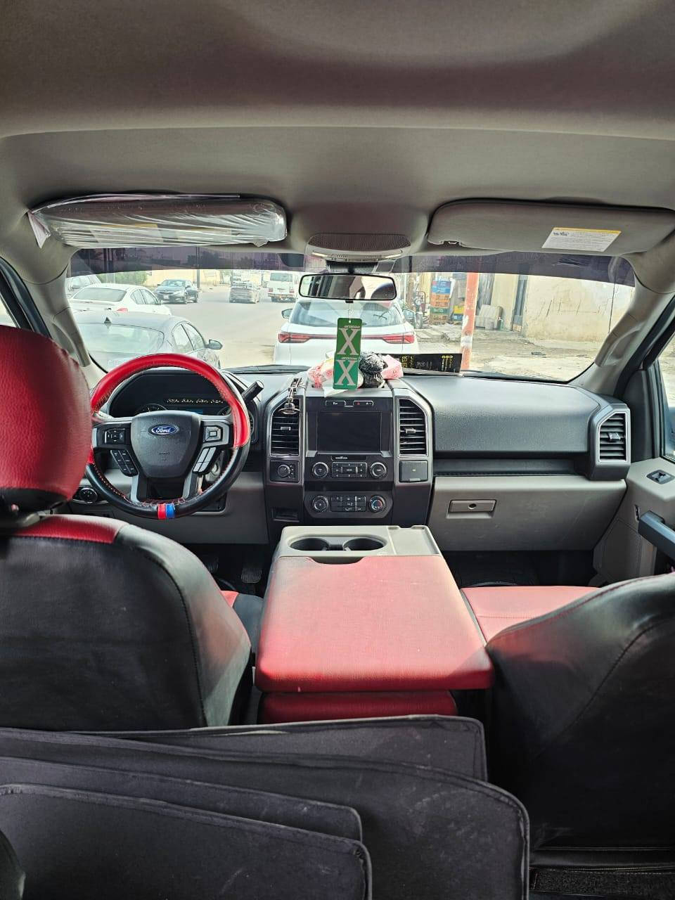 (ملاحظه) شباب انه مكلف بنشر اي ستفسار رقم صاحب السياره ***********)
 بنش فورد للبيع كلين تايتل وارد كندي
المواصفات:
كامرا 
شاشة كبيرة
تحكمات ستيرن 
كير تعليك
فور ويل
محرك 5000
8 سلندر
كرسي السائق كهرباء
ويل وتايرات جديدات
رقم بصرة مدفوع ضريبة لل 25
محرك السيارة يعمل ويسير بدون مشاكل بي صوت خفيف ابيعهة بدون كفالة محرك . السعر 210 وبيها مجال. البصرة, العراق
