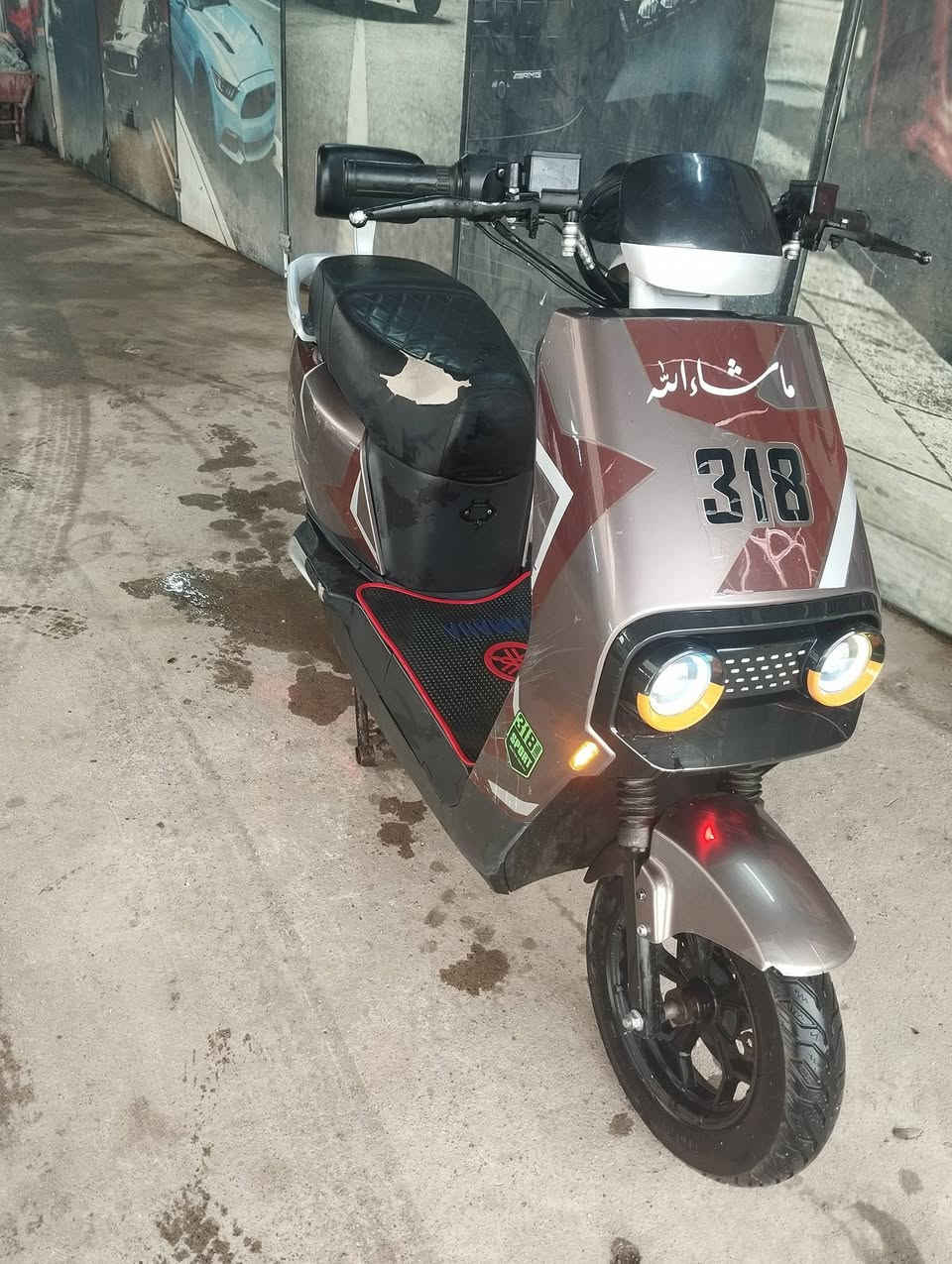 سلام عليكم
لبيع 318 
6 بطاريات شرط.   وين ما تريد نروح نفحص 
يقرون عل حمل 11. وشرط انسا الشحن 
نضافه مثل ما بل صوره 
لايتات عالي ناصي سكن. اشاير نشرات  كله شغال 
ملف 2000
ما بي اي نق كامل مكمل 
سعر 425. 
رقمي *********** اخويه ماطور ما بي شي نضيف وكدام العين وين ما تريد نروح نفحص عله كلامك  كله شغال ما بي اي نقص 
درع نضيف ما بي كسر وفطر
