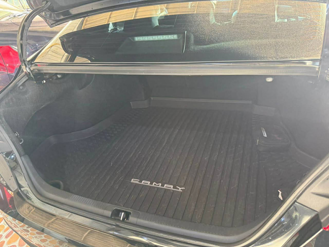 كامري 2025 هايبرد 
مواصفات SE 
ماشيه 5 الاف 
الضرر موضح بالصوره 
السياره كاتي والعقد باسمي 
للتواصل واتساب 
*********** كركوك, العراق
