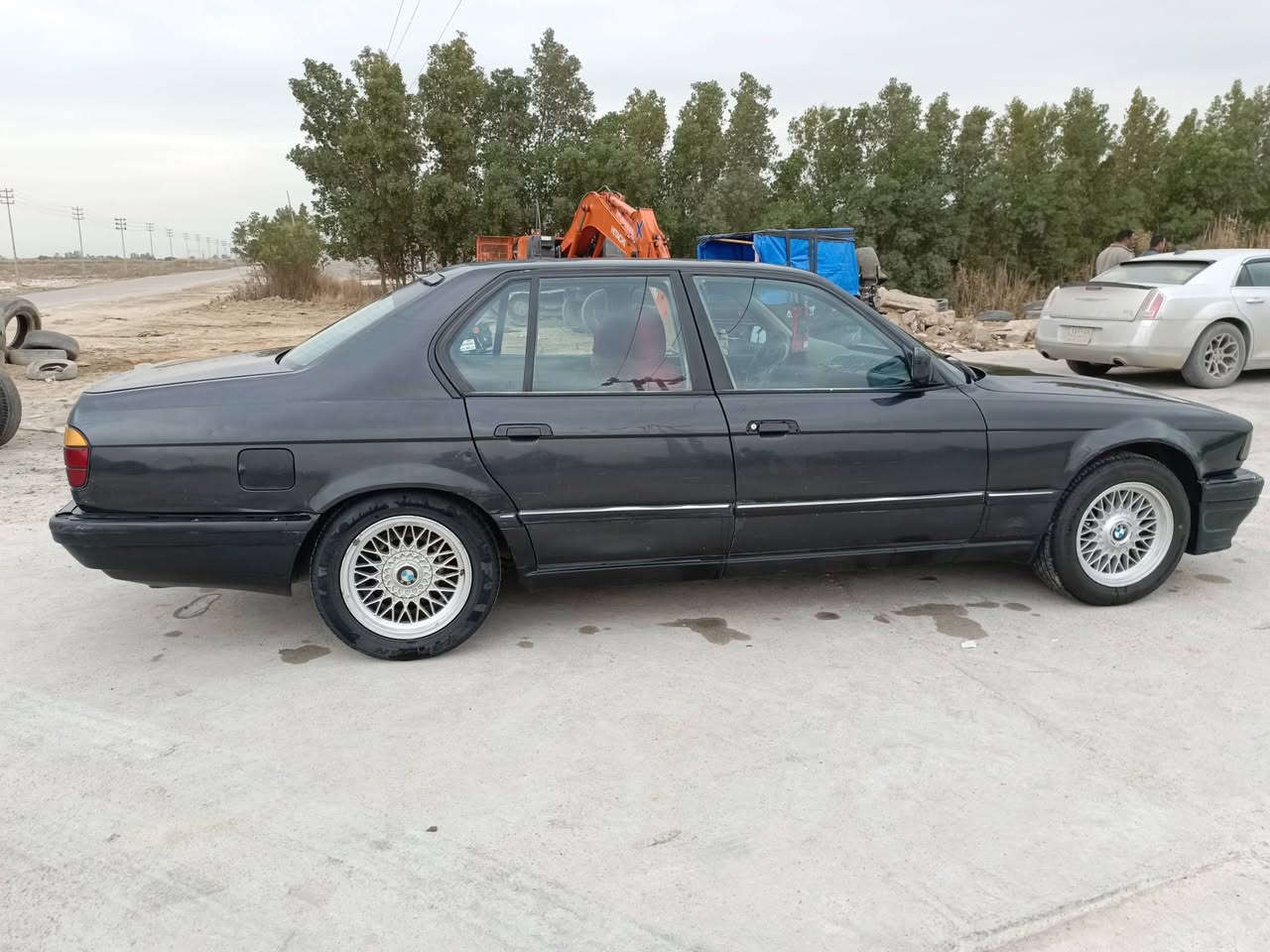 السلام عليكم بي ام دبليو موديل 1992اصل730 شادله مكينه 35قبل 3اشهر شديته وكير قبل 10ايام شديت تبريد شغال حداديه خلفي وامامي جديد سنويه بأسمي لل 2027 مكان  واسط الكوت قضاء الاحرار السعر 40 الاتصال ***********
