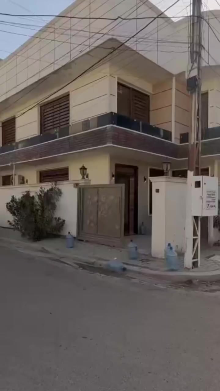 دار للايجار الدوره مول الواالحيا ت مساحة  ١٢٠ ن اربع غرف نوم صالة مطبخ حمامات استفسار ***********
