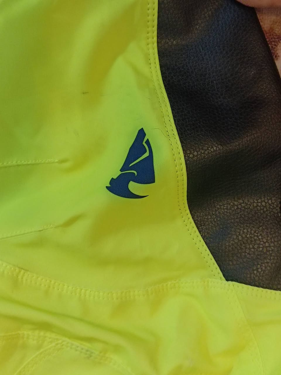 🔥 للبيع بدلة دراجات أصلية بحالة ممتازة 🔥
بدلة ماركة Thor (موديل Pulse)
لون فسفوري مميز وجذاب 👌

📌 التفاصيل:

- قميص + بنطلون كامل
- مريحة وخفيفة بالحركة
- قماش قوي يتحمل الاستخدام
- مناسبة للدراجات الترابية (درت بايك)

📌 الحالة: نظيفة جداً / استعمال خفيف
📌 السعر: 100 ألف دينار (قابل للتفاوض للجادين)

للتواصل خاص


**إذا كنت صاحب هذا الإعلان وتريد حذفه لأي سبب، رجاءا أرسل رسالة إلى الدعم الفني**